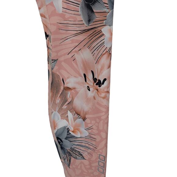 Lorna Jane Pink Leaf Floral Athletic Athleisure Women's  Leggings XS - Picture 3 of 4